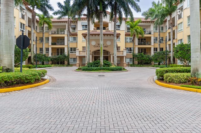 16101 EMERALD ESTATES Drive 146, Weston, FL 33331