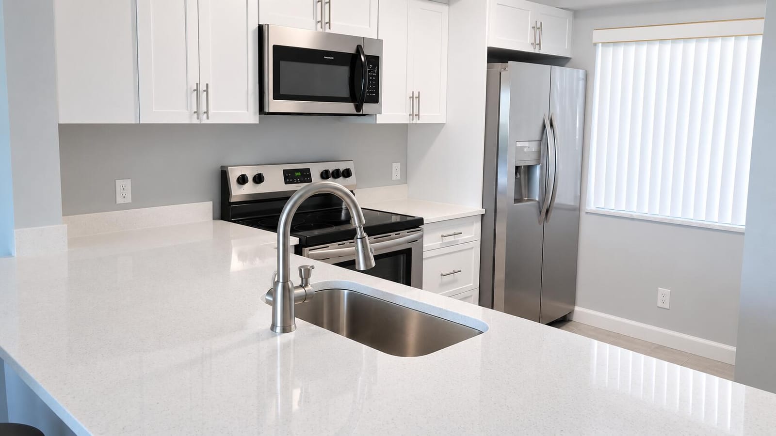 3050 PRESIDENTIAL Way 206 — photo 2