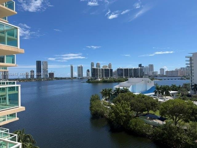 3330 NE 190th Street 817, Aventura, FL 33180
