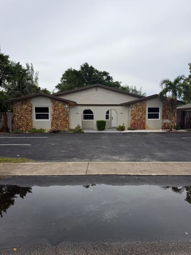 2950 SE 2ND Street, Boynton Beach, FL 33435