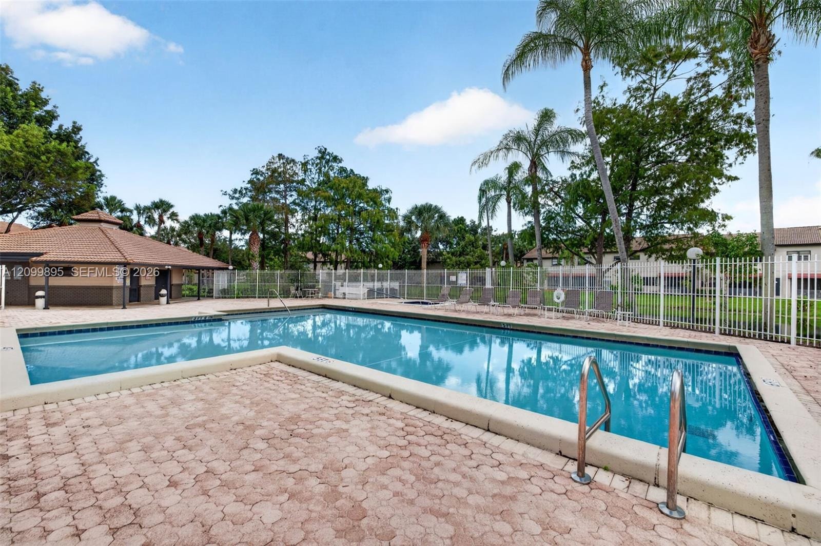 9012 Vineyard Lake Drive, Plantation, FL 33324 photo 2
