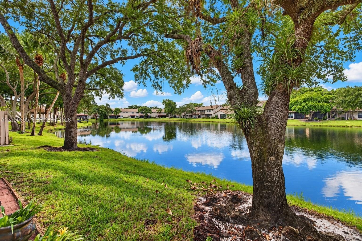 9012 Vineyard Lake Drive, Plantation, FL 33324