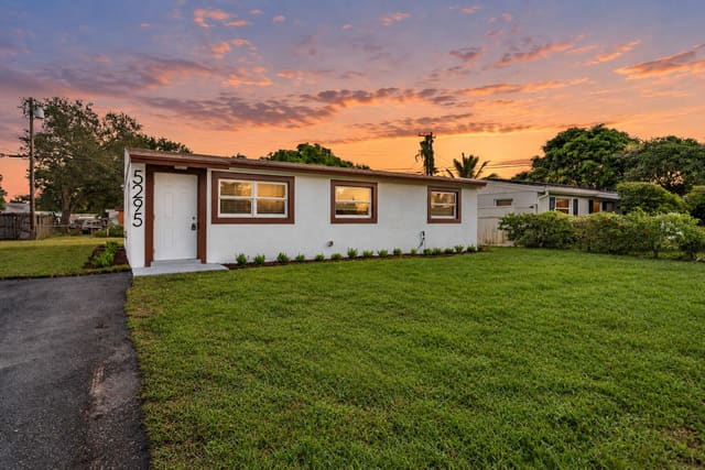 5295 HELENE Place, West Palm Beach, FL 33407