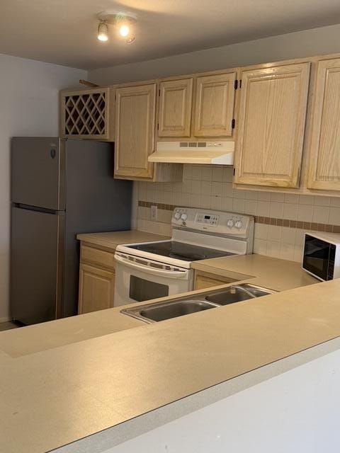 1825 PALM COVE Boulevard 7-309, Delray Beach, FL 33445 photo 3