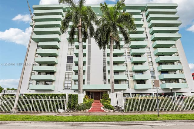 1825 W 44th Place 208, Hialeah, FL 33012