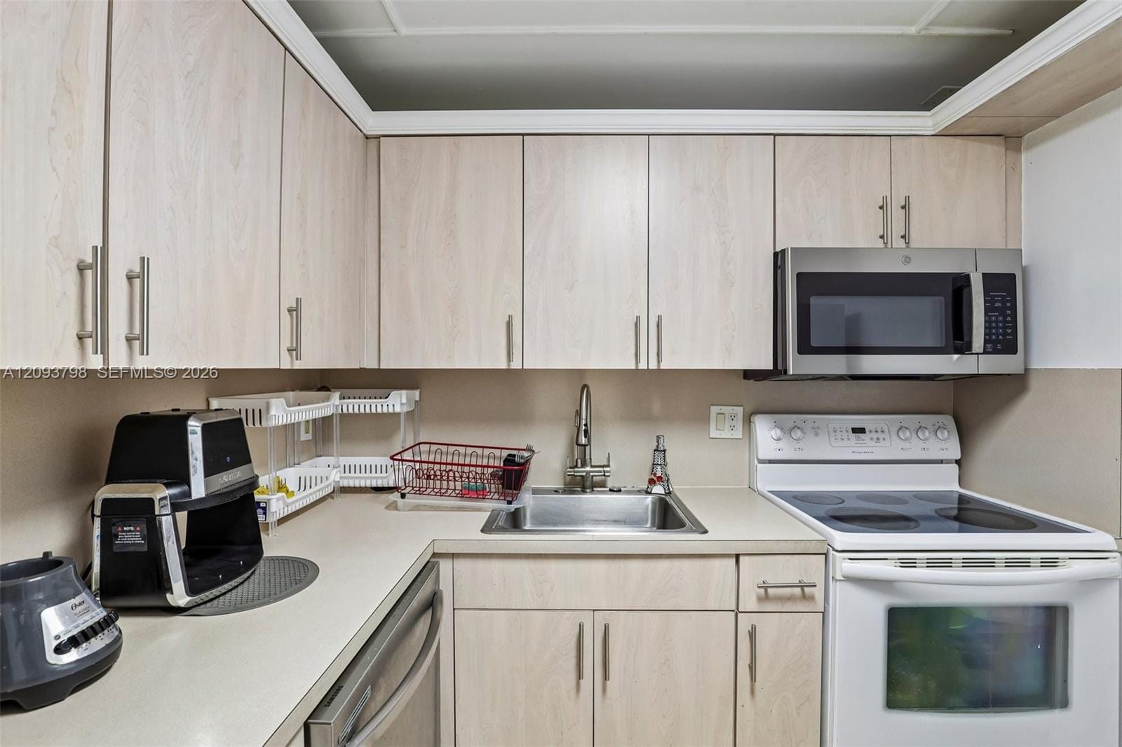 1825 W 44th Place 208, Hialeah, FL 33012 photo 16