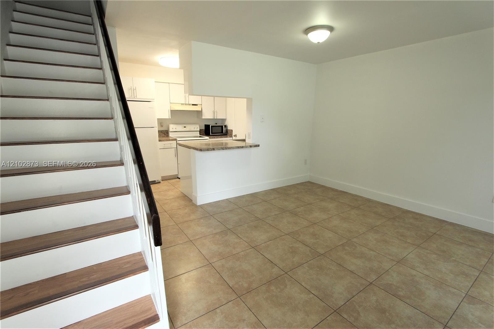 17485 NW 67th Court M-21, Hialeah, FL 33015 photo 4