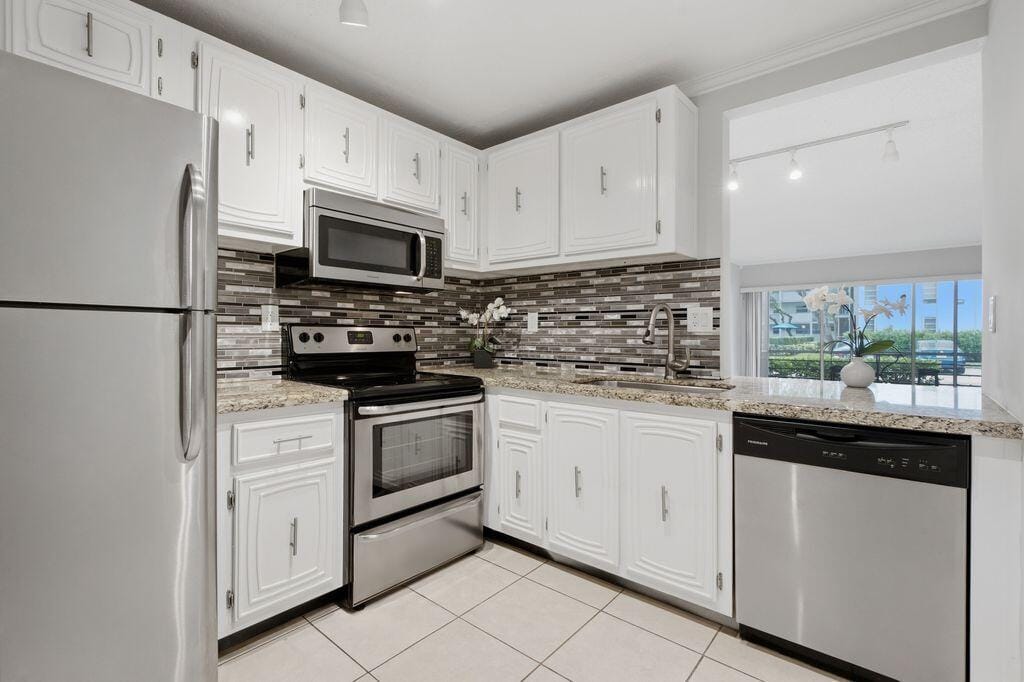 485 N PINE ISLAND Road A105, Plantation, FL 33324