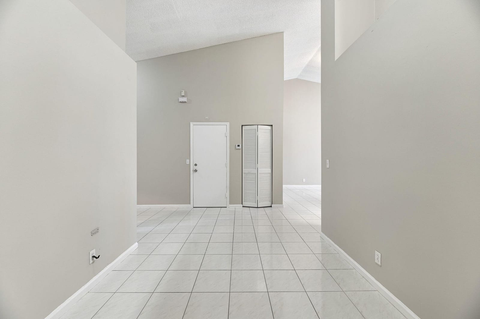 3069 LA MIRAGE Drive — photo 8