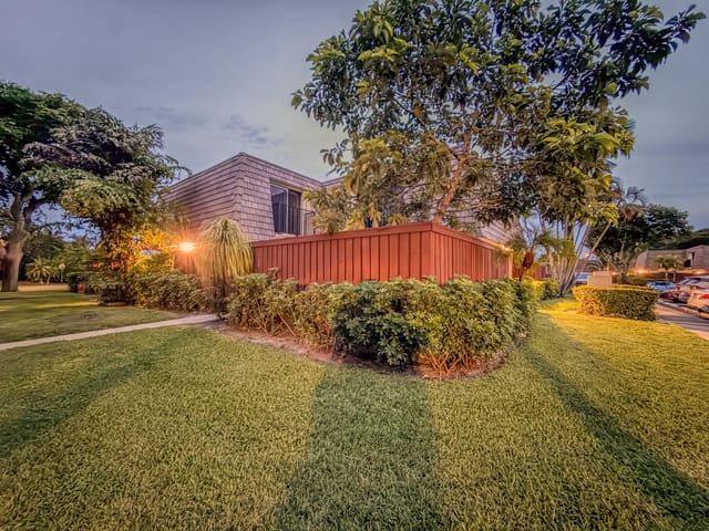 2552 SW 15th Street, Deerfield Beach, FL 33442