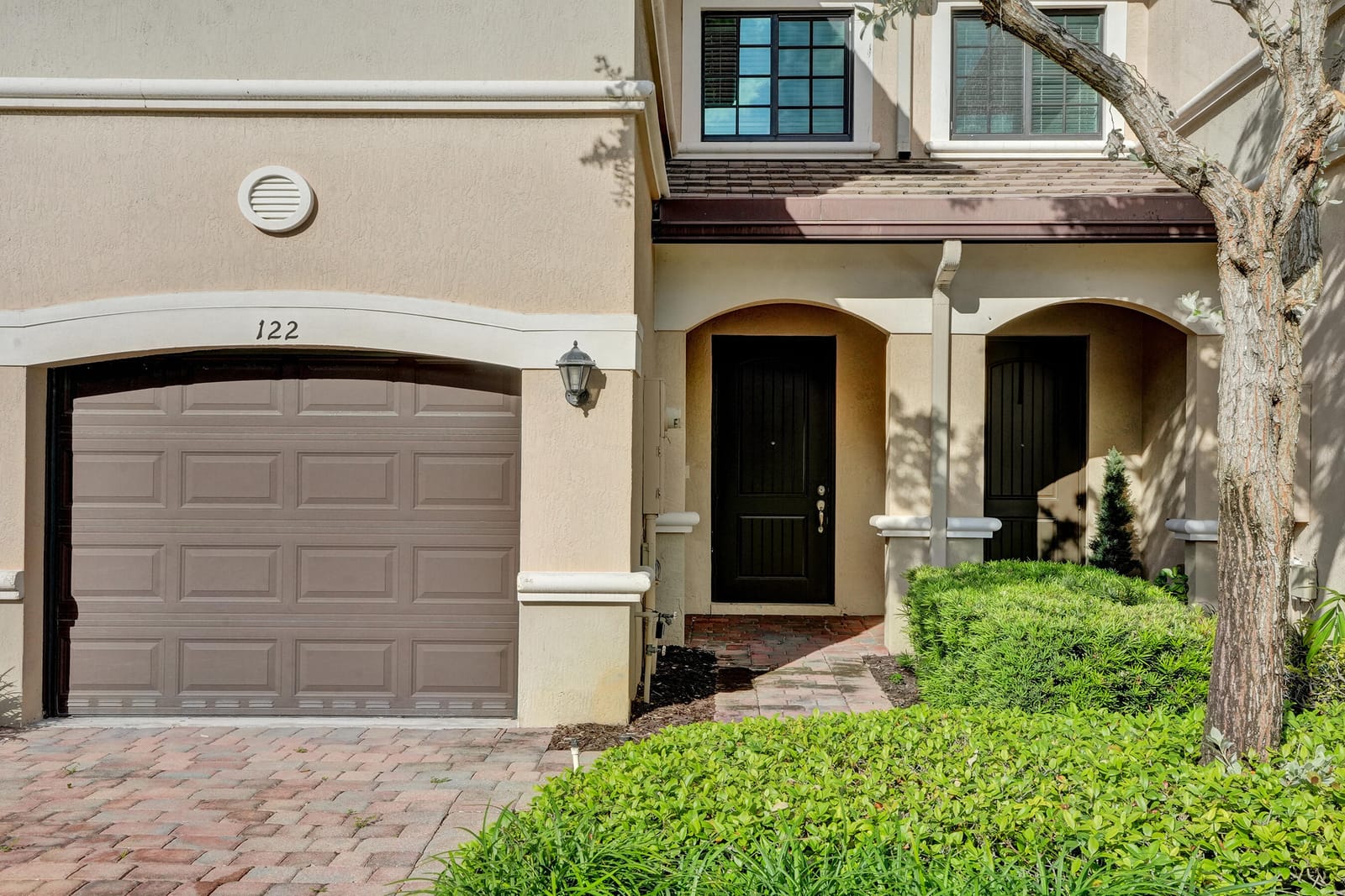 4234 N DIXIE Highway 122, Oakland Park, FL 33334 photo 1