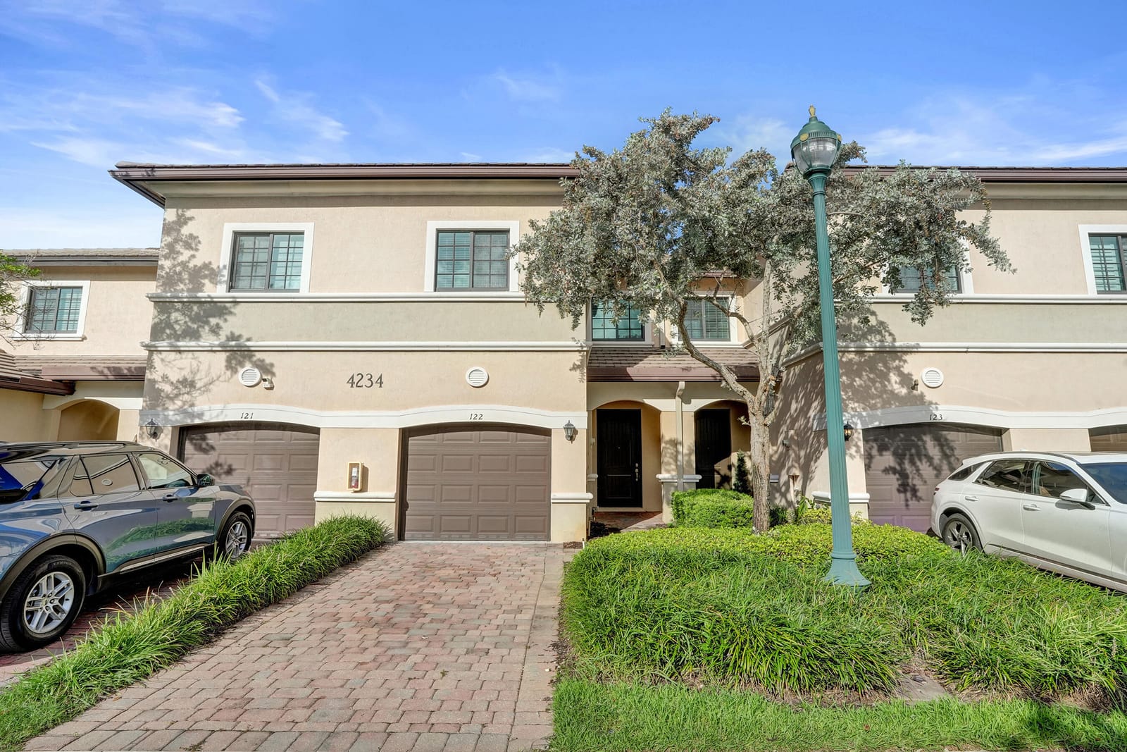 4234 N DIXIE Highway 122, Oakland Park, FL 33334 photo 2