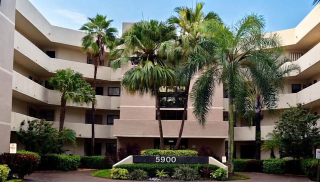 5900 Camino Del Sol 302, Boca Raton, FL 33433
