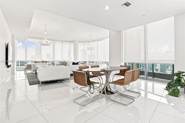200 Biscayne Boulevard Way 5302, Miami, FL 33131