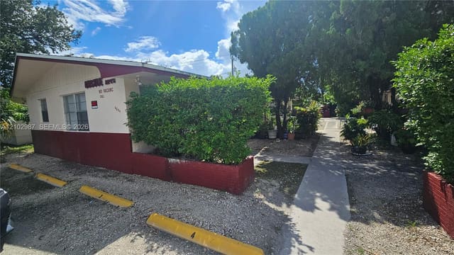 6204 Dewey Street 4, Hollywood, FL 33023