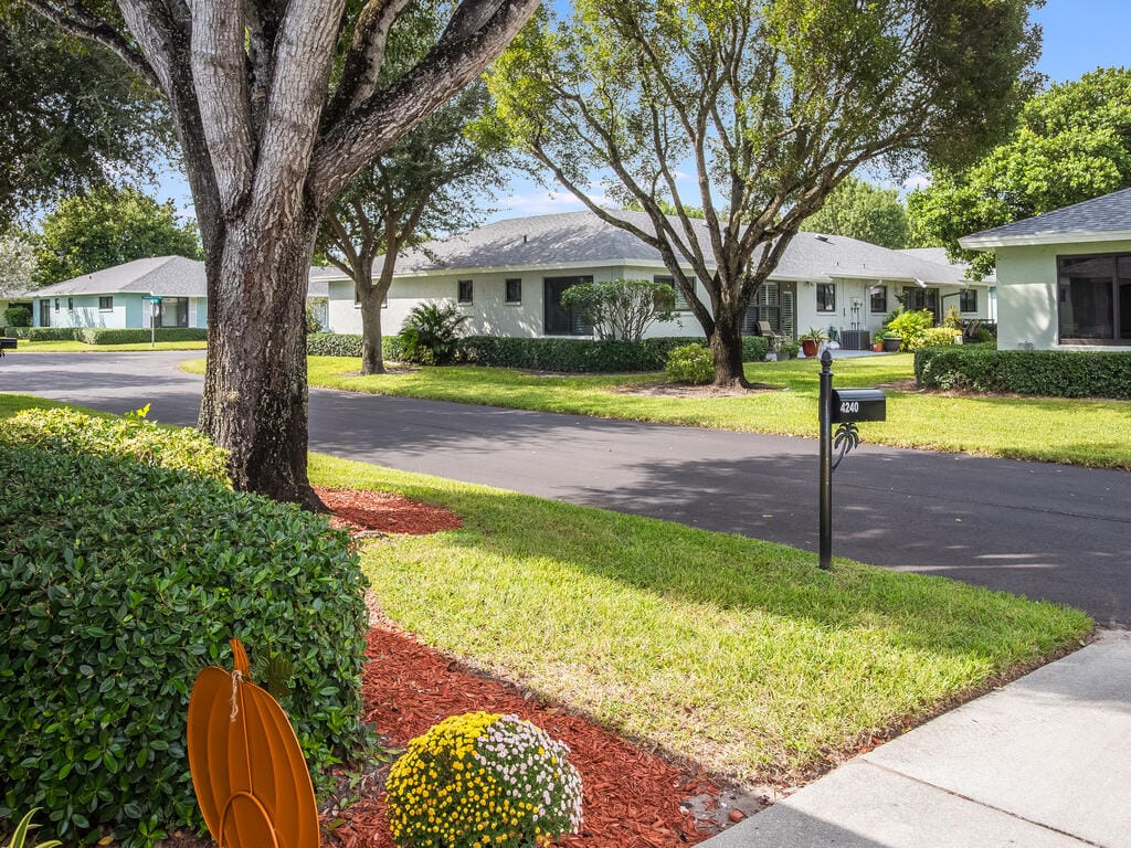 4240 Mango Tree Court B — photo 2