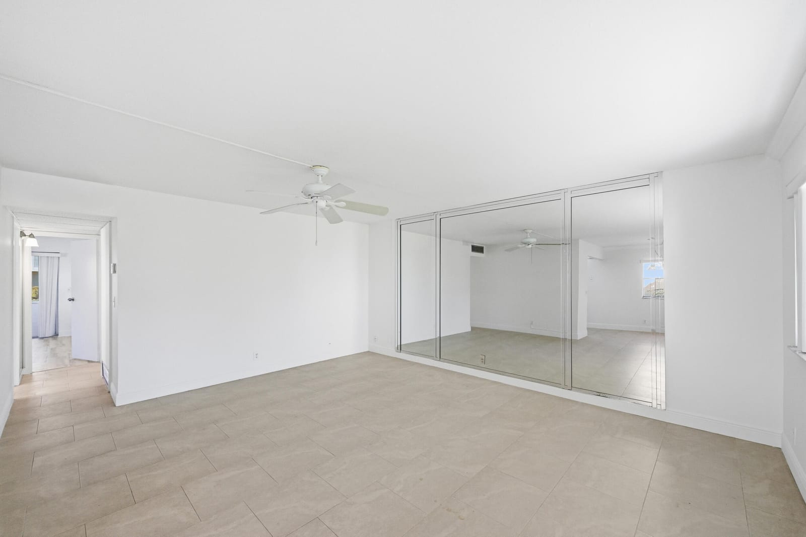 452 Brittany J, Delray Beach, FL 33446 photo 2