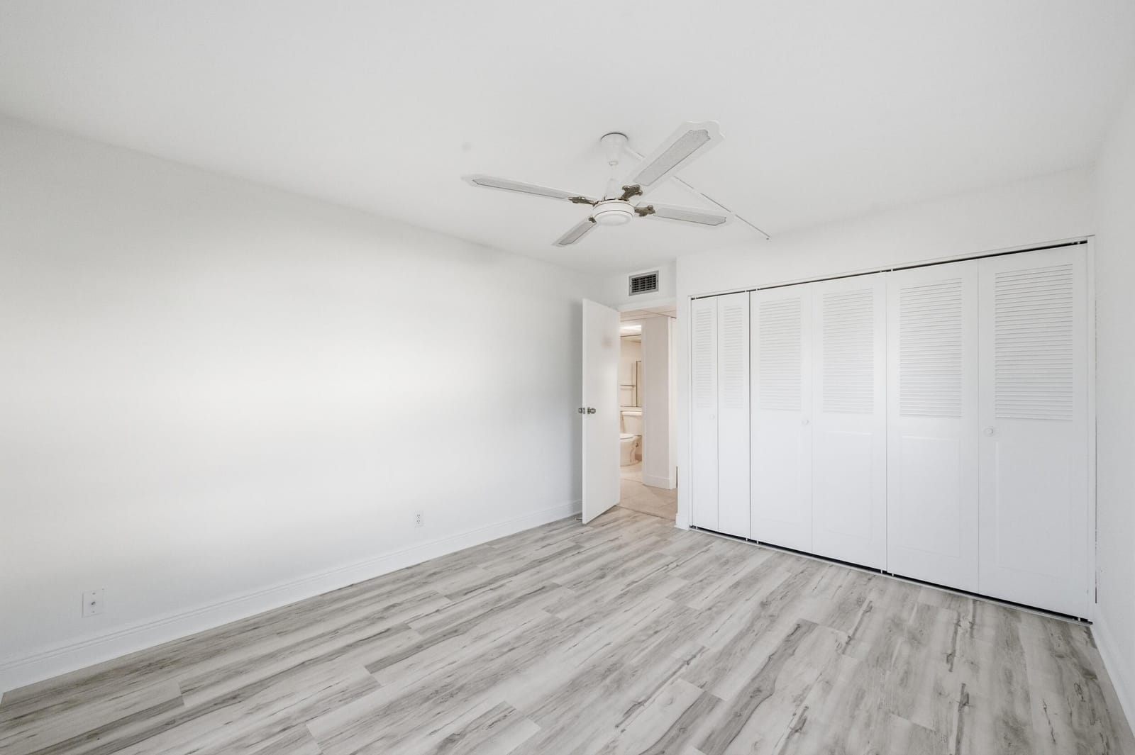 452 Brittany J, Delray Beach, FL 33446 photo 16