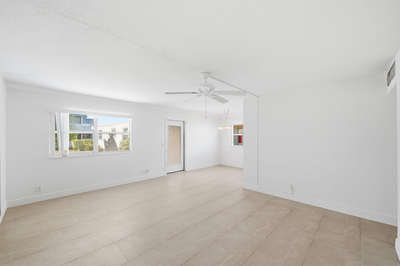 452 Brittany J, Delray Beach, FL 33446 photo 3