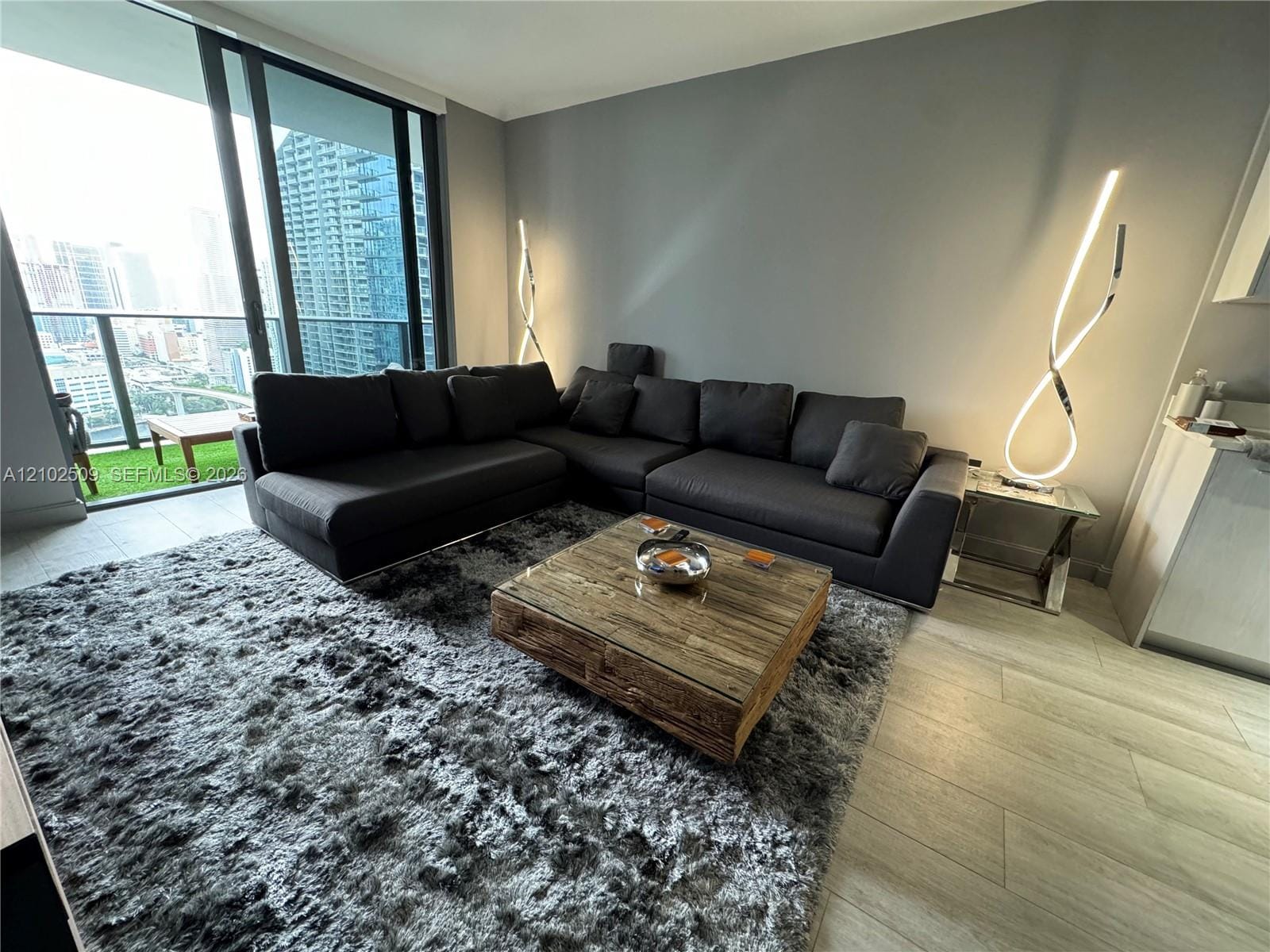 45 SW 9th Street 3010 — photo 2
