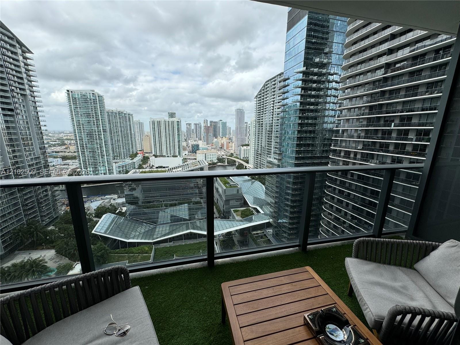45 SW 9th Street 3010 — photo 4