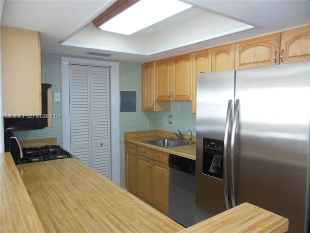 1350 W 53rd Street 8, Hialeah, FL 33012