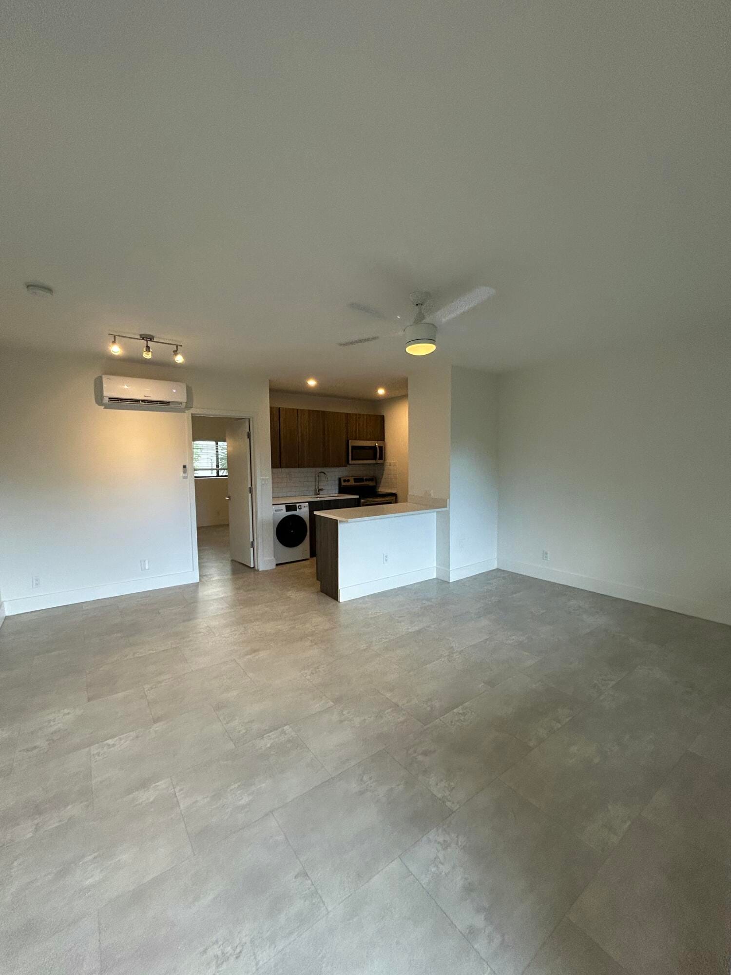 1273 NE 38th Street 7, Oakland Park, FL 33334 photo 2