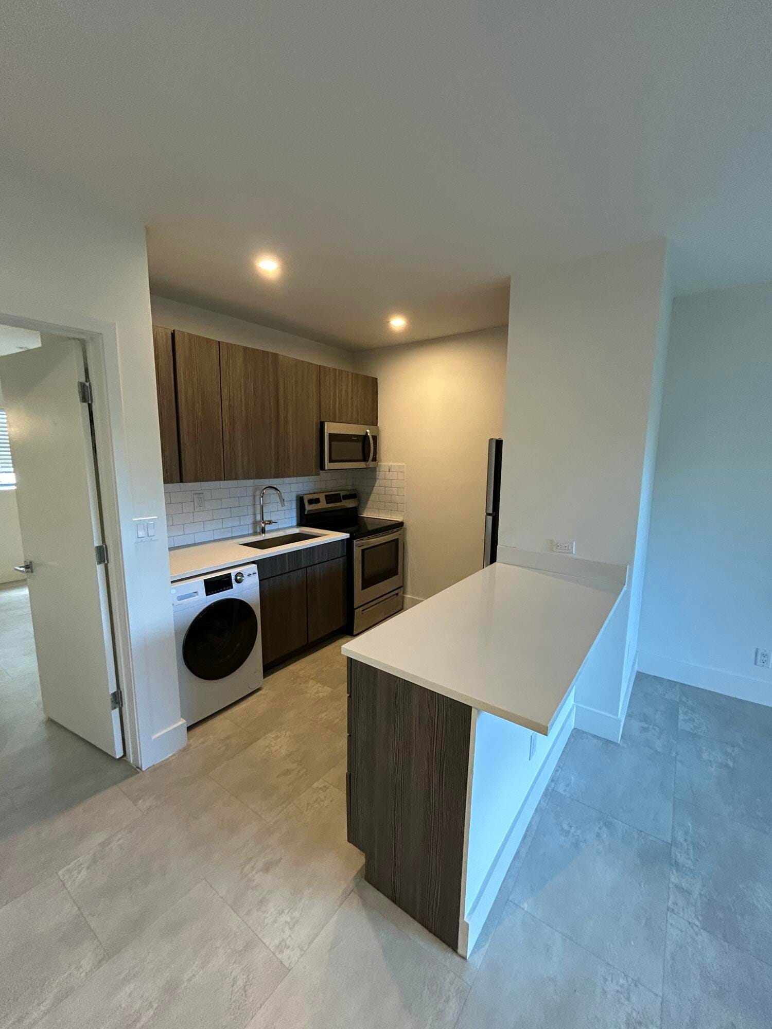 1273 NE 38th Street 7, Oakland Park, FL 33334 photo 4