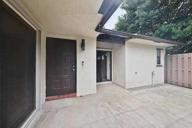 3402 WATERVIEW Circle B, Palm Springs, FL 33461