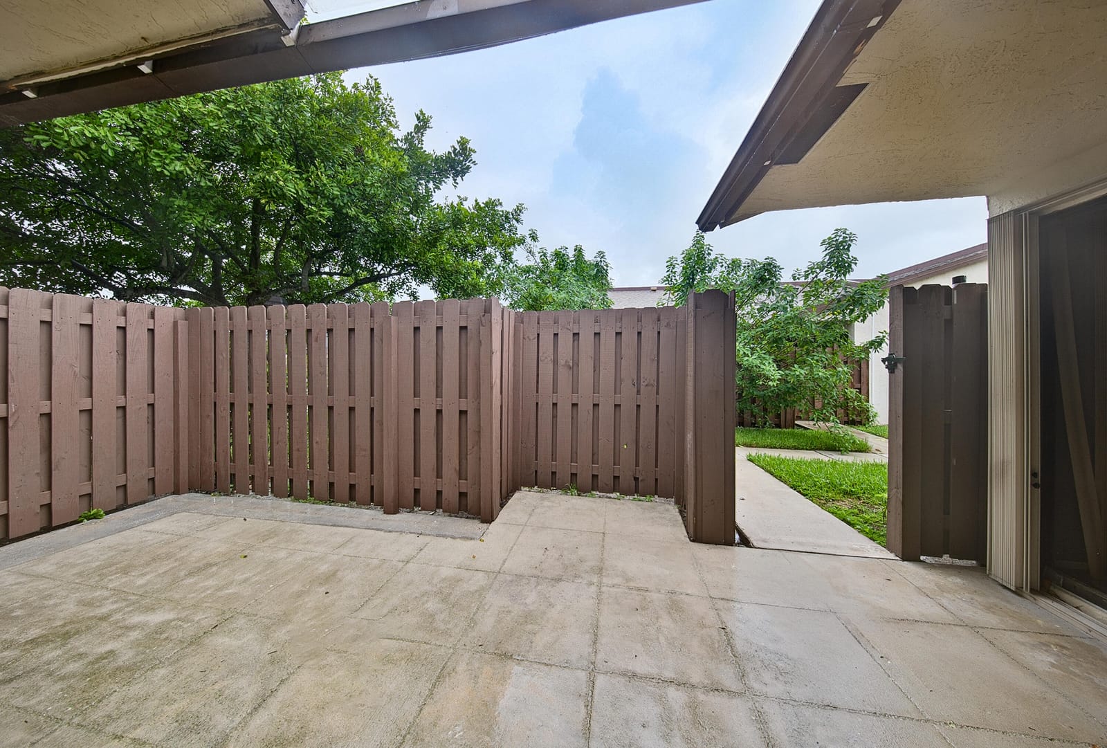 3402 WATERVIEW Circle B — photo 2