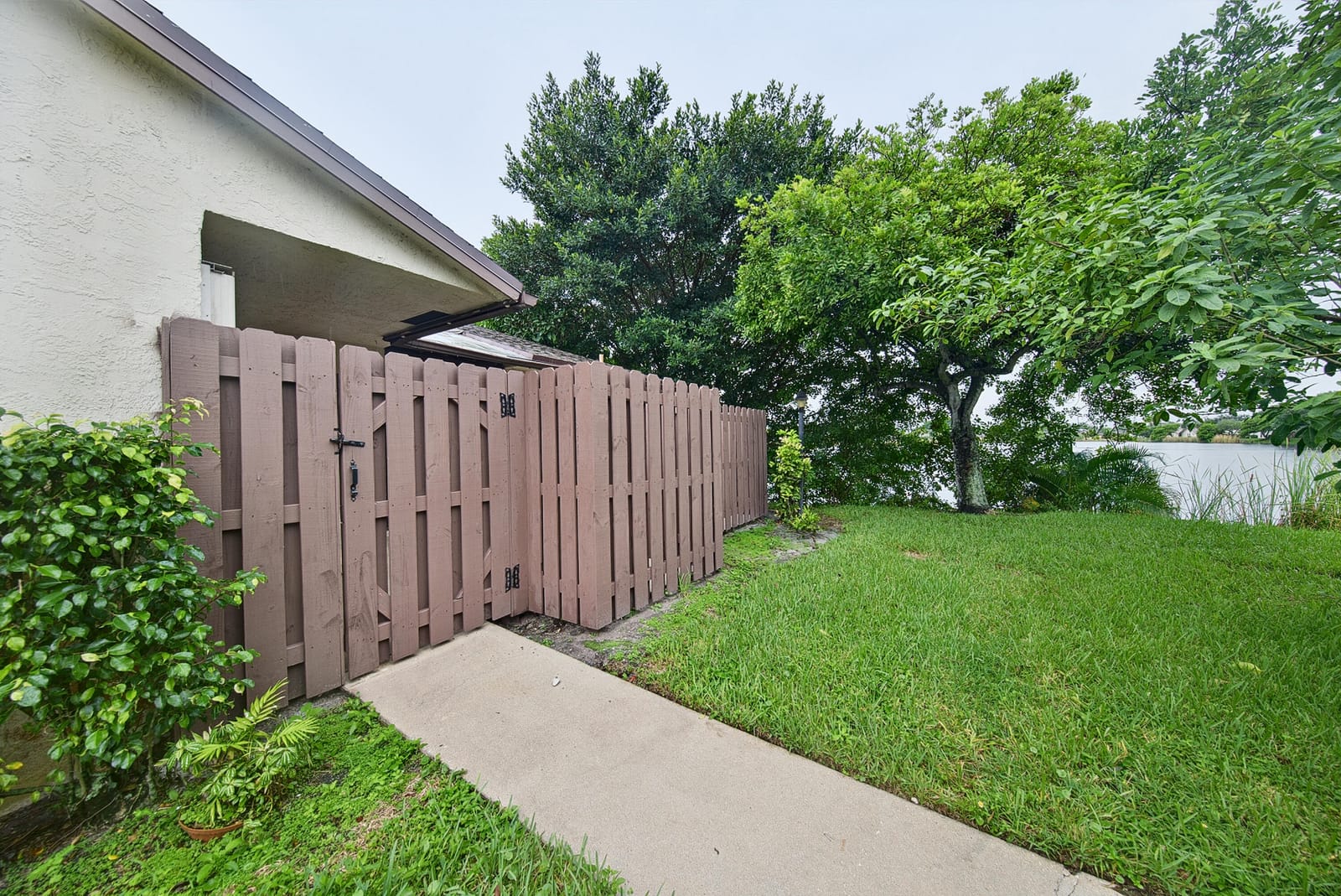 3402 WATERVIEW Circle B — photo 3
