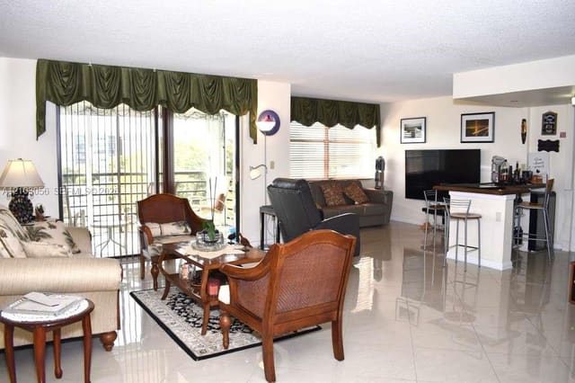 1300 Saint Charles Place 617, Pembroke Pines, FL 33026