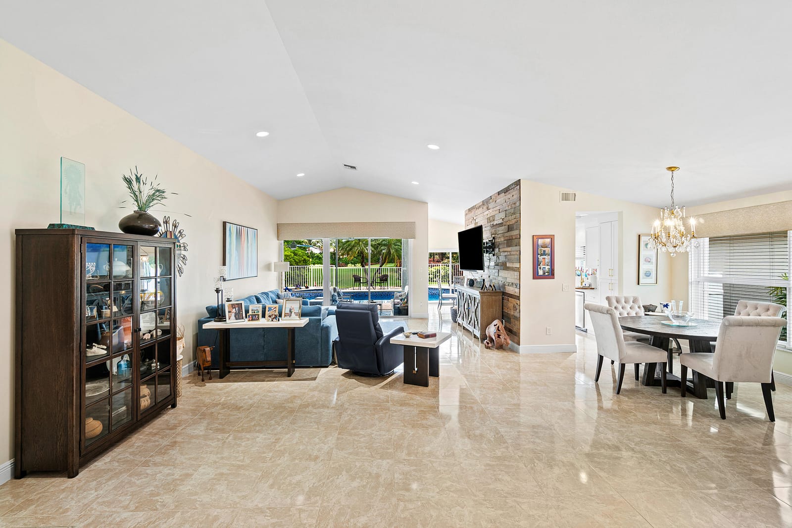 11270 Cloverleaf Circle — photo 6