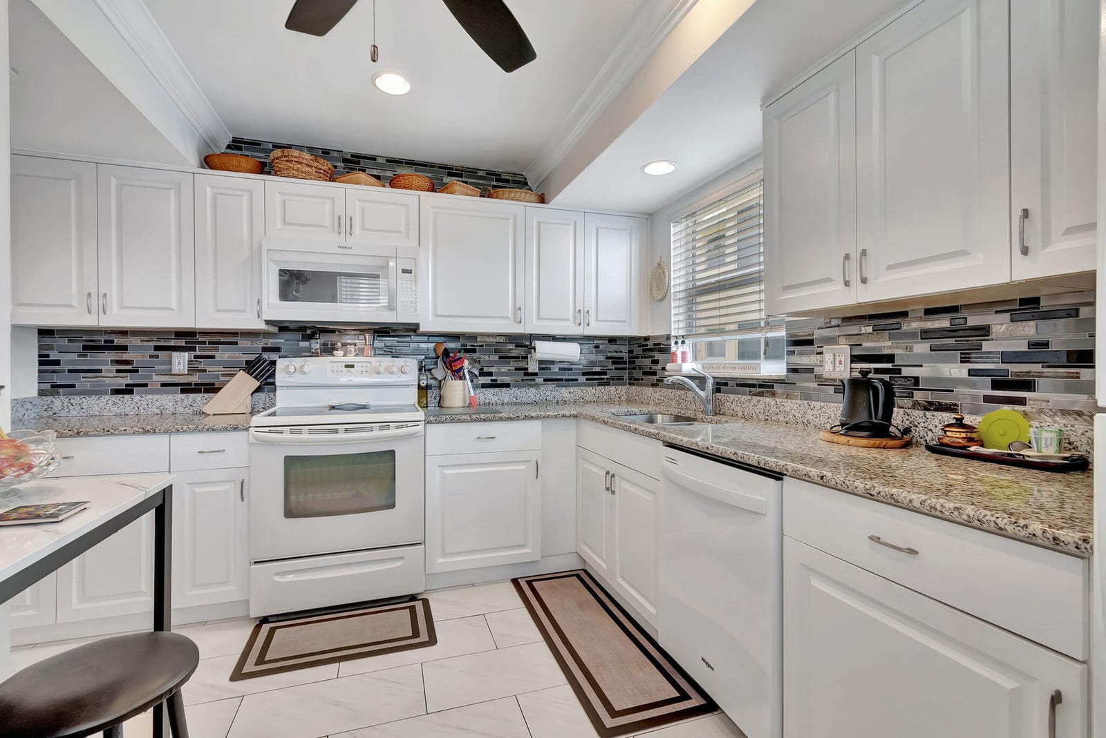 17 COLONIAL CLUB Drive 205, Boynton Beach, FL 33435 photo 15