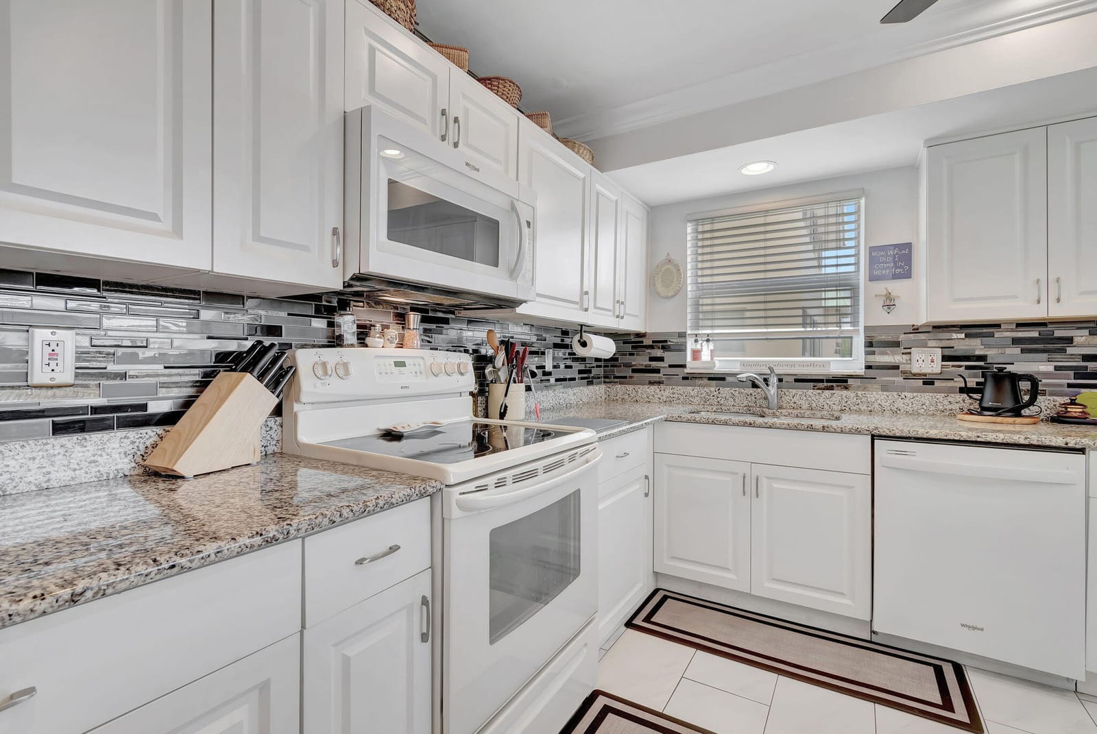 17 COLONIAL CLUB Drive 205, Boynton Beach, FL 33435 photo 16
