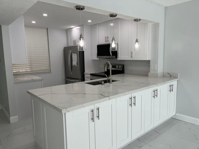 2830 SOMERSET Drive 211N, Lauderdale Lakes, FL 33311