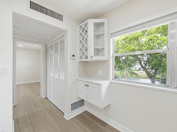 670 MONACO Court N — photo 2