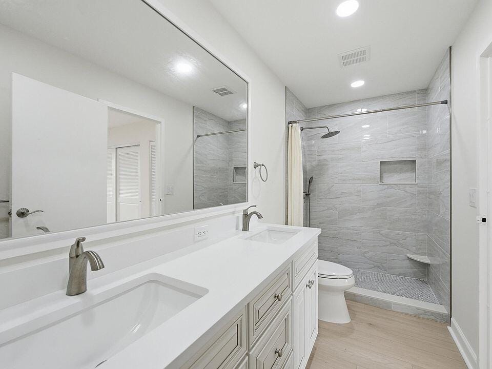 670 MONACO Court N — photo 3