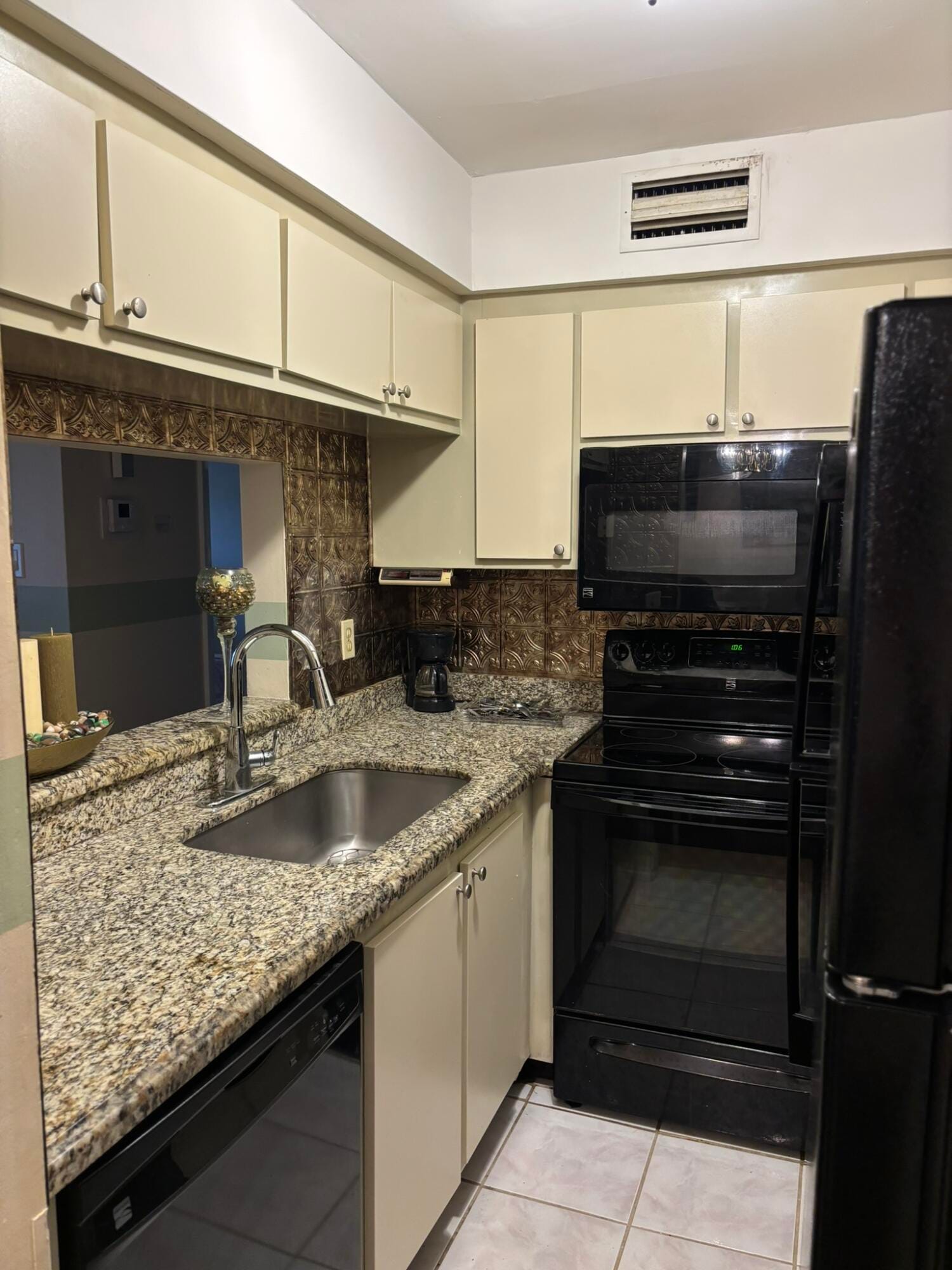7106 GOLF COLONY Court 201 — photo 8
