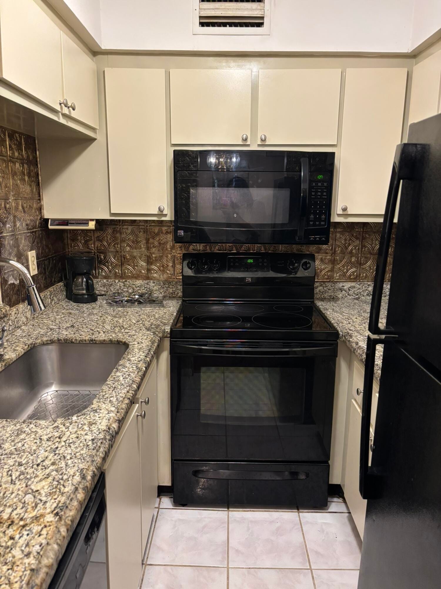 7106 GOLF COLONY Court 201 — photo 9