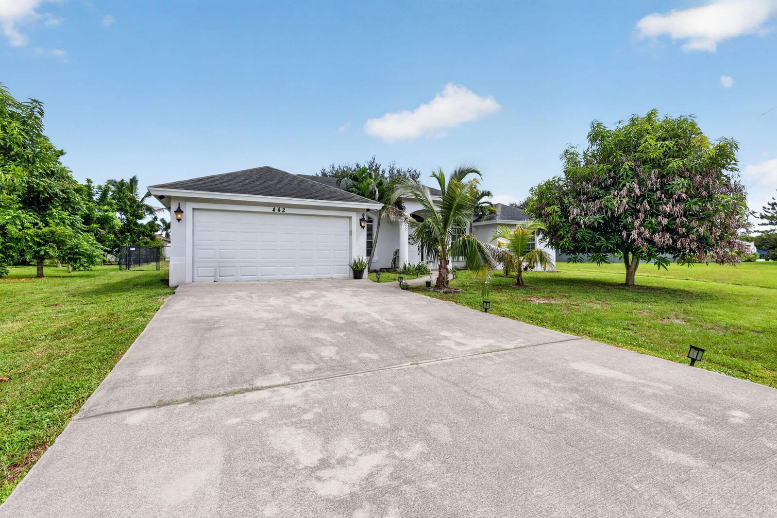 422 SW TULIP Boulevard, Port St. Lucie, FL 34953 photo 2