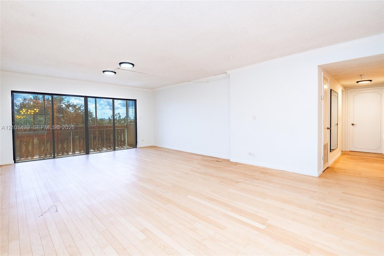 800 NE 195th Street 408 — photo 3