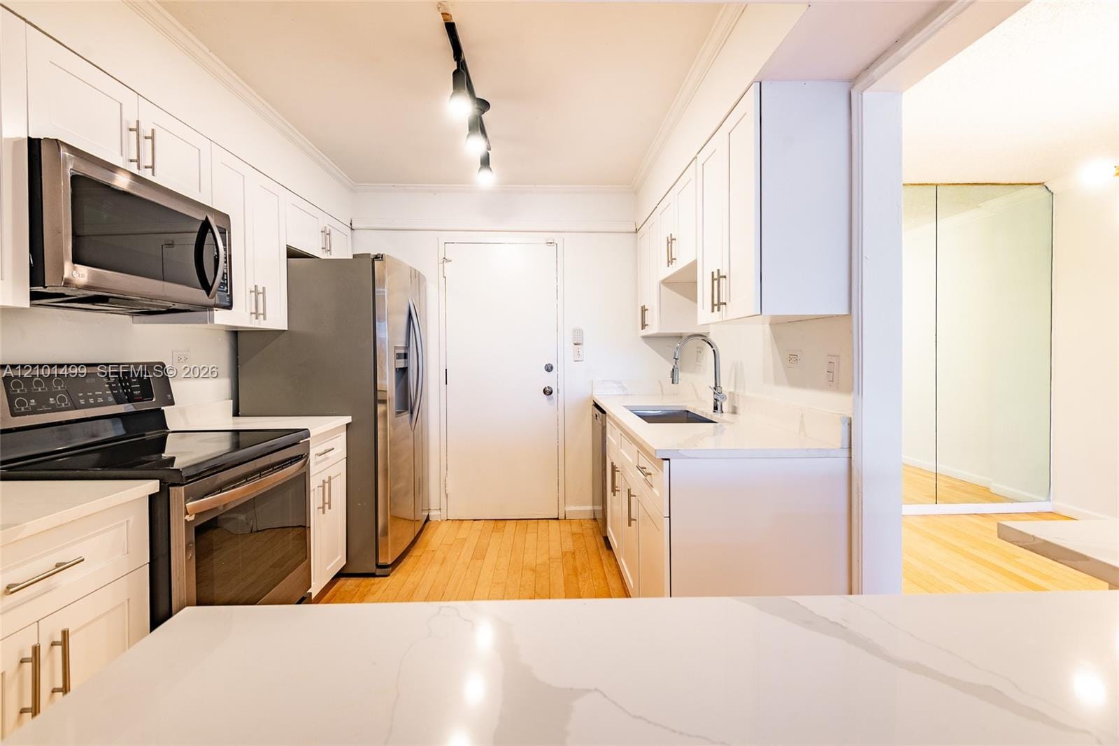 800 NE 195th Street 408 — photo 7