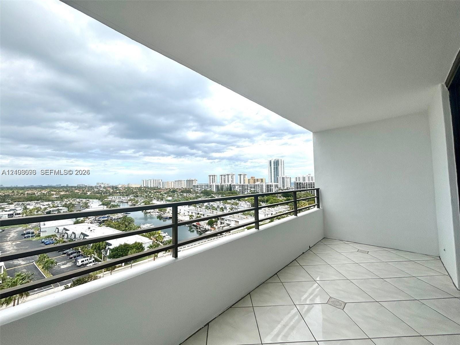 2500 Parkview Drive 1208 — photo 2