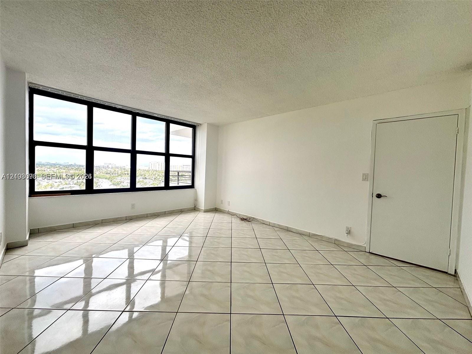 2500 Parkview Drive 1208 — photo 8