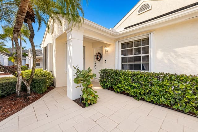 7 GOVERNORS Court, Palm Beach Gardens, FL 33418