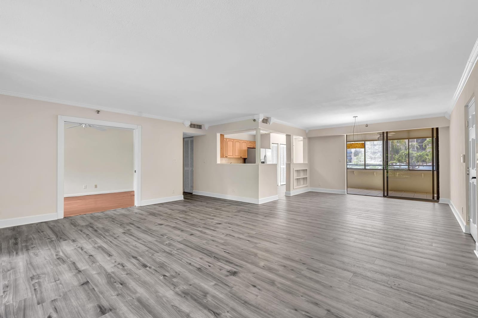 7564 REGENCY LAKE Drive 202 — photo 7