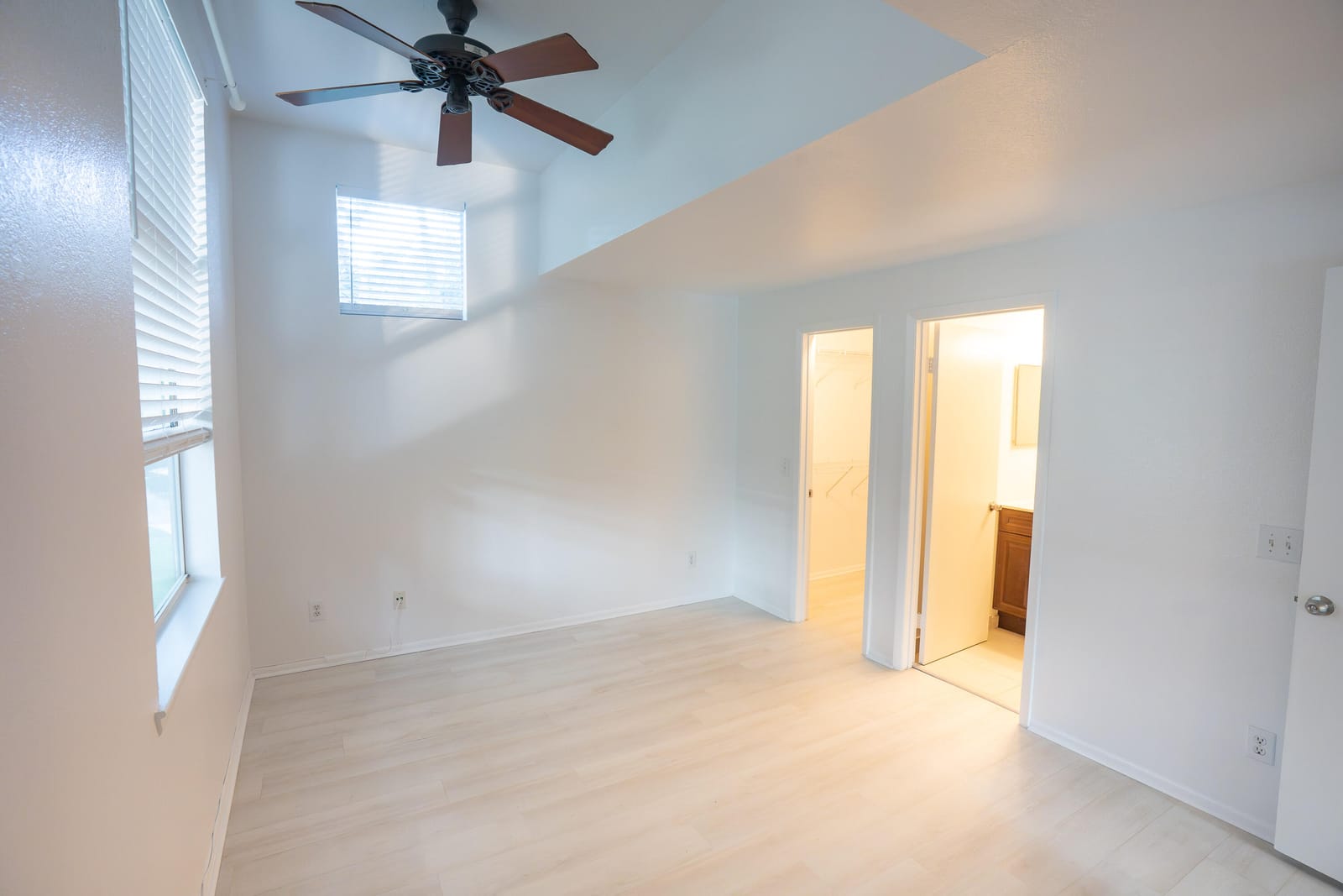 1865 Palm Cove Boulevard 9-209 — photo 10