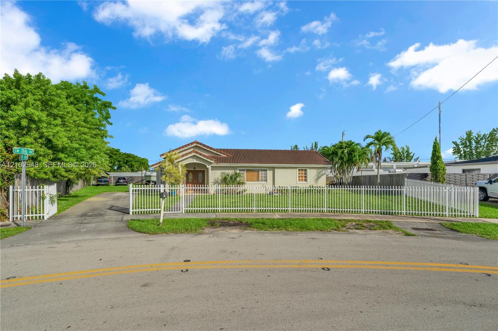 11525 SW 49th Terrace — photo 3