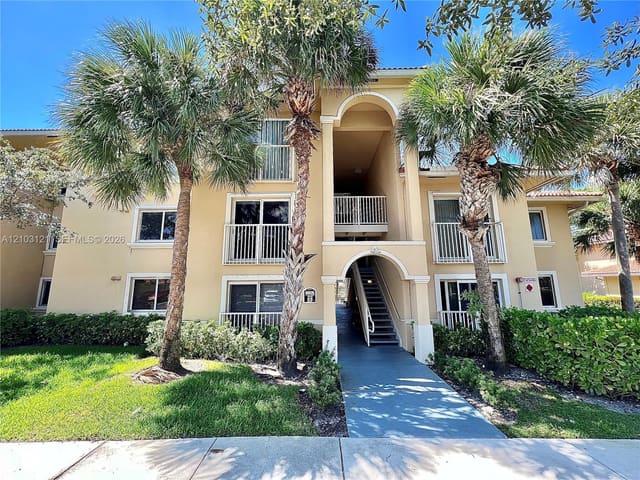9905 Westwood Drive 25-3, Tamarac, FL 33321